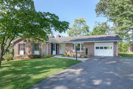 1045 Carousel Lane, Hendersonville, 北卡罗来纳州 28792, 美国