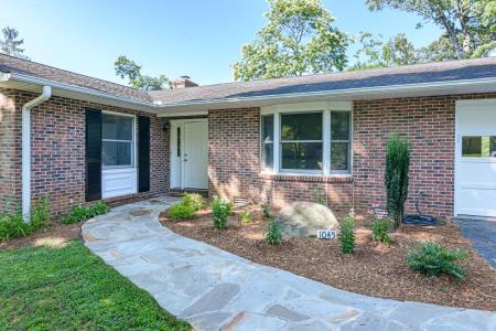 1045 Carousel Lane, Hendersonville, 北卡罗来纳州 28792, 美国