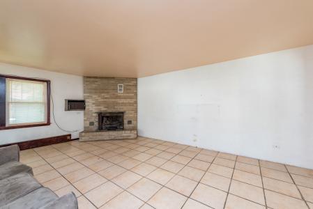 614 N County Street, Waukegan, Illinois 60085