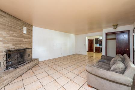 614 N County Street, Waukegan, Illinois 60085