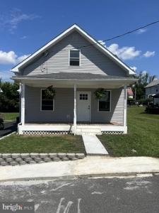 83 Jackson Street, Paw Paw, WV 25434, USA