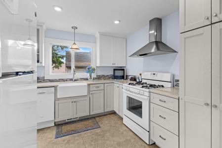 780 S Columbia, Seaside, Oregon 97138, USA