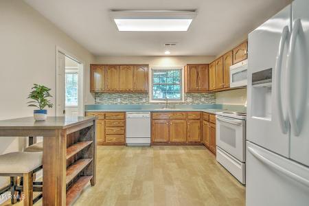 2425 East Lakeview Drive, Johnson City, Tennessee 37601, USA