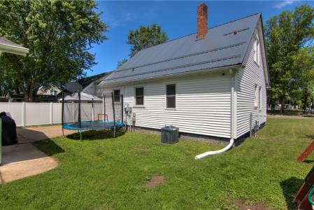 407 Dwight Street, Chippewa Falls, Wisconsin 54729, HOA KỲ