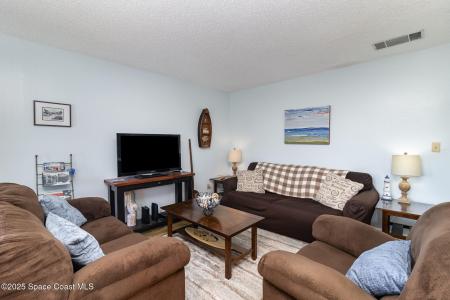 201 Saint Lucie Lane, Cocoa Beach, Floryda 32931, USA