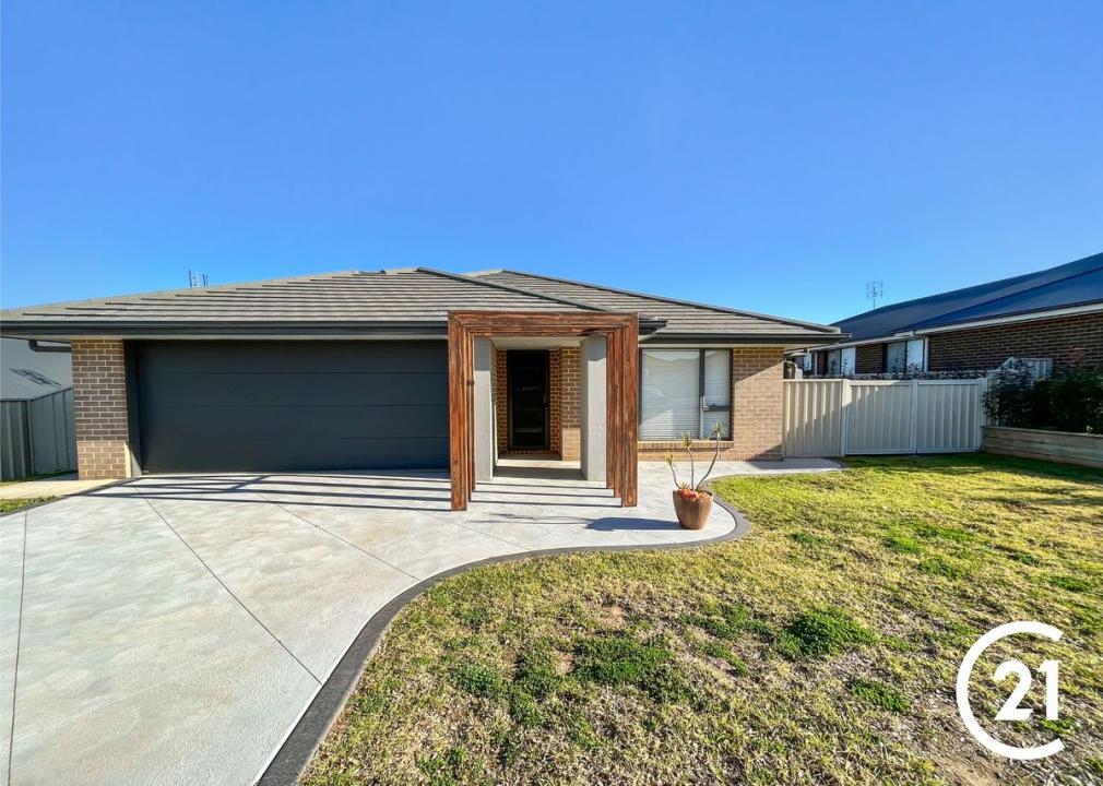 7 Rosewood Avenue, Parkes, NSW 2870, Australia