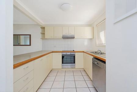 27/2 Landsborough Parade, Golden Beach, QLD 4551, オーストラリア