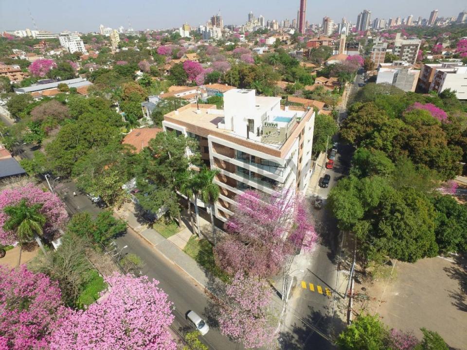 General Santos esq. Intendentes Militares , Las Mercedes, Asunción 001211, Le Paraguay