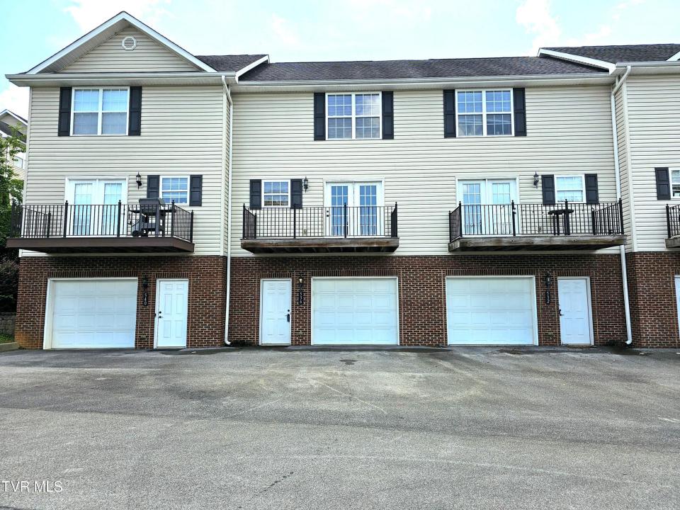 536 Grays Pointe Court, Johnson City, Tennessee 37615