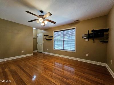 536 Grays Pointe Court, Johnson City, Tennessee 37615