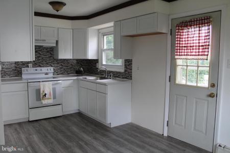 1340 Apple St, Upper Chichester, Pennsylvania 19061, USA