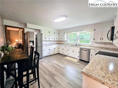 309 Gentry Street, Jefferson, North Carolina 28640, Stati Uniti