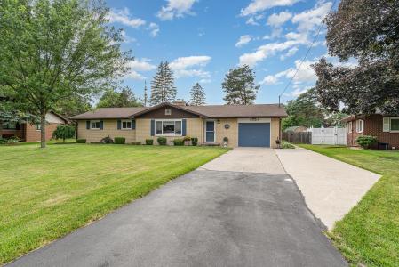 1329 Trout, Saginaw, Michigan 48638, USA