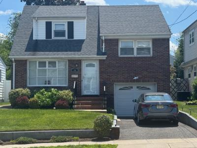 60 River Edge Road, Bergenfield, NJ 07621, USA