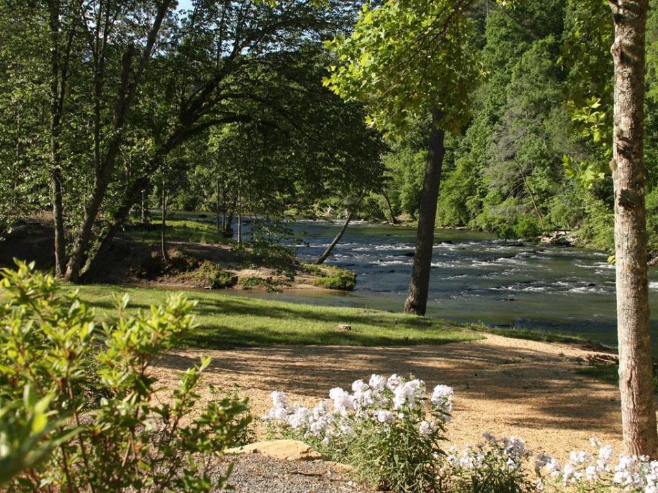 64 Hilton Drive, Ellijay, Georgia 30540, USA