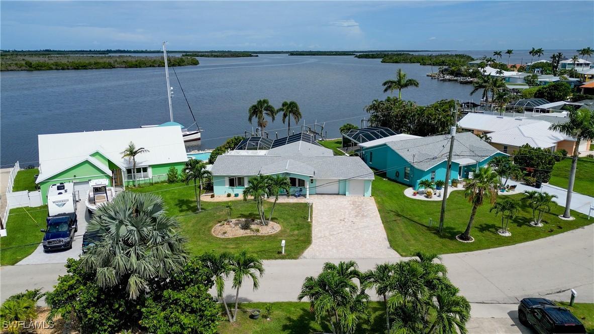11803 Island Avenue, Matlacha, Florida 33993, USA