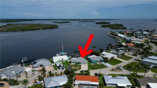11803 Island Avenue, Matlacha, Florida 33993, USA