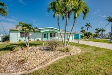 11803 Island Avenue, Matlacha, Florida 33993, USA