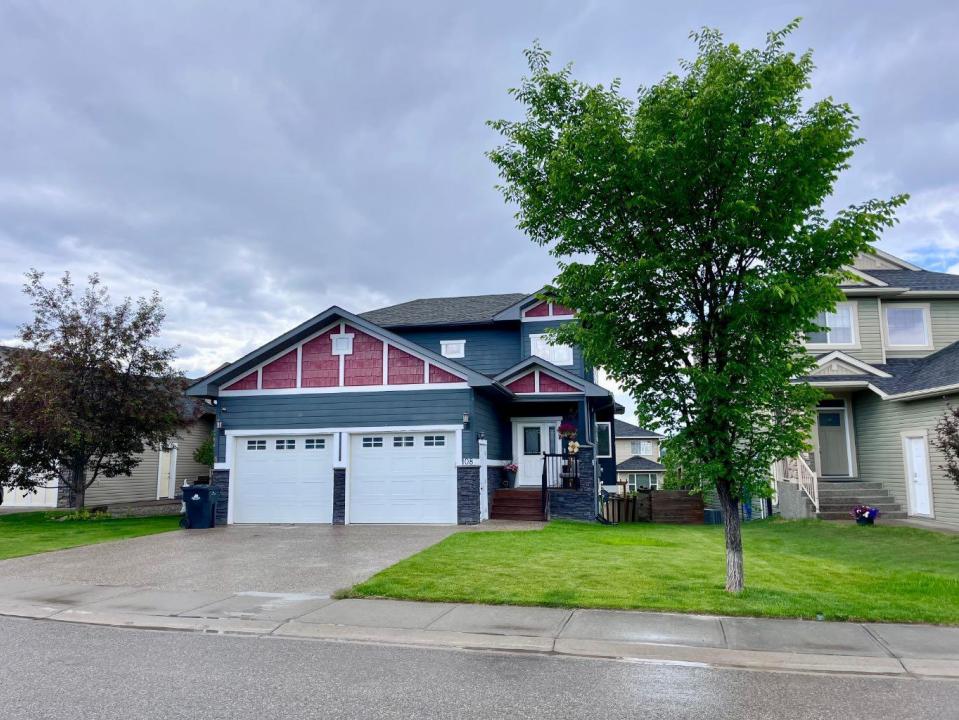 108 CRANBERRY COURT, Hinton, Alberta T7V 0B3, Canada