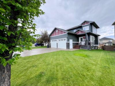 108 CRANBERRY COURT, Hinton, Alberta T7V 0B3, Canada