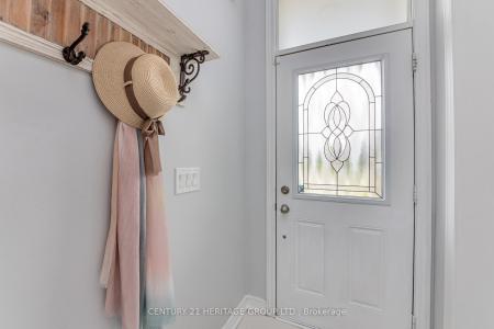 61 KINGSMERE CRESCENT, New Tecumseth, Ontario L9R 0K6, Canada