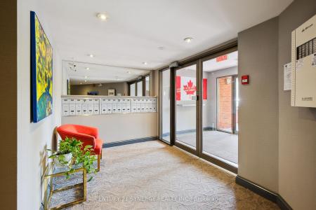 295 GILMOUR STREET, Ottawa Centre, Ontario K2P 0P7, Canadá