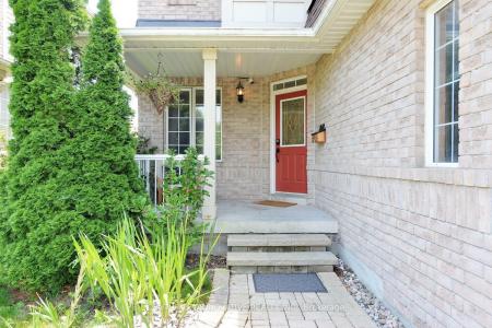 35 WELDON STREET, Whitby, Ontario L1R 2T5, Canada