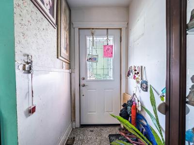 165 ROBINA AVENUE, Toronto, 安大略省 M6C 3Y8, 加拿大
