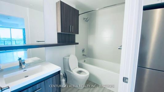 128 FAIRVIEW MALL DRIVE, Toronto, Ontario M2J 0E8, CANADÁ