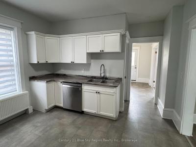 136 SECOND AVENUE E, North Bay, Ontario P1B 1L2, Kanada