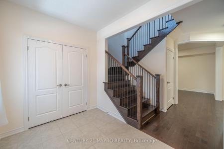 33 PIETROWSKI DRIVE, Georgina, Ontario L4P 0J7, CANADÁ