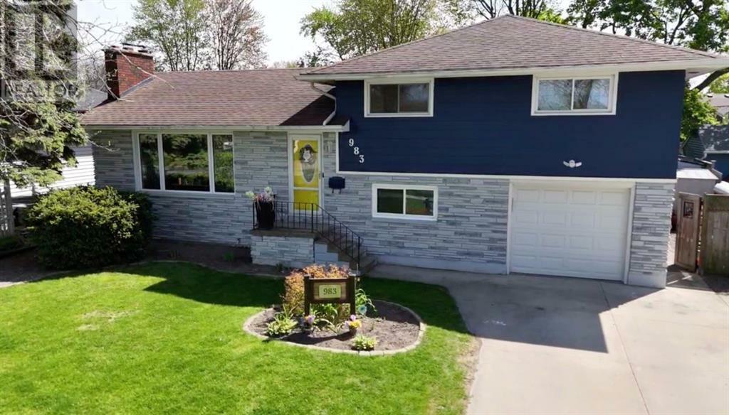 983 DEVINE STREET, Sarnia, Ontario N7S 1A9, Canada