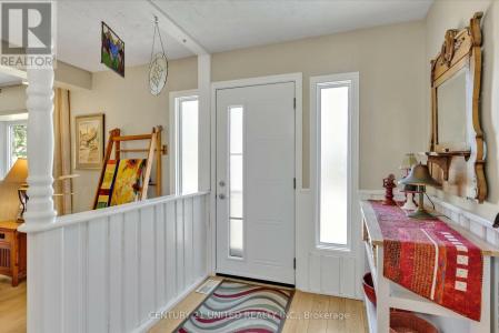 236 LEE STREET, Peterborough North (south), Ontario K9H 5P1, Canada