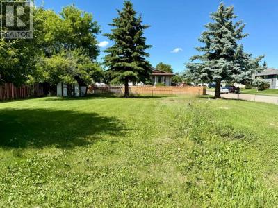1958 5 AVENUE, Wainwright, Alberta T9W 1H9, Canada