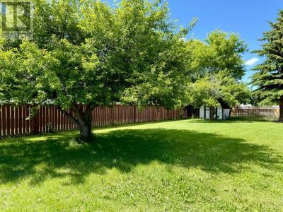 1958 5 AVENUE, Wainwright, Alberta T9W 1H9, Canada