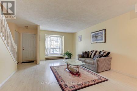 1215 CHEAPSIDE STREET, London East (east C), オンタリオ N5Y 5J9, カナダ