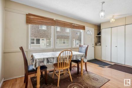 523 VILLAGE ON THE GREEN NW, Edmonton, Alberta T5A 1H2, Canada