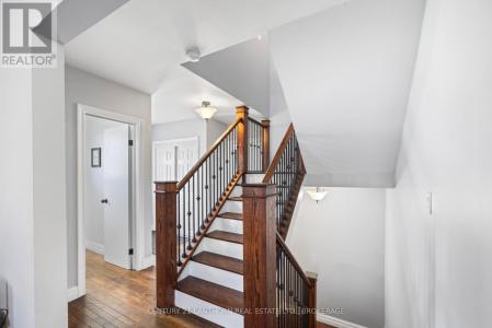 58 CLIFF CRESCENT, Kingston (central City West), Ontario K7M 1A8, Canada