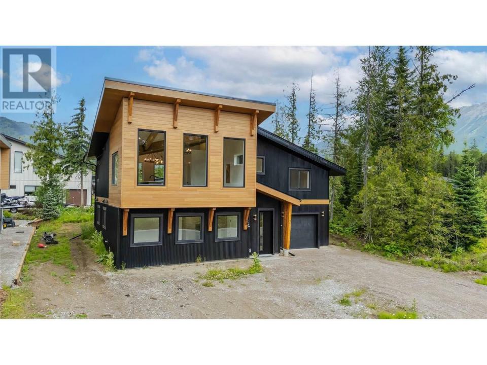 2 HUCKLEBERRY PLACE, Fernie, British Columbia V0B 1M1, Canada