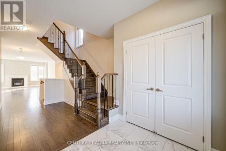 150 WALTER ENGLISH DRIVE, East Gwillimbury (queensville), Ontario L9N 0Y8, Canada