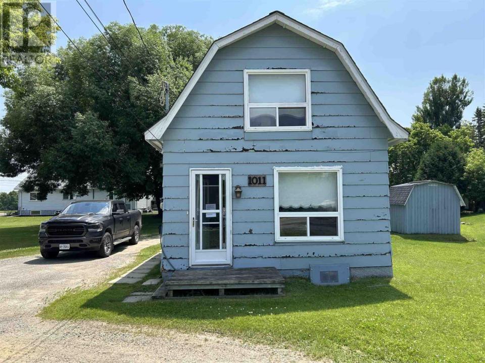 1011 SUNSET DR, Fort Frances, Ontario P9A 2T5, Canada