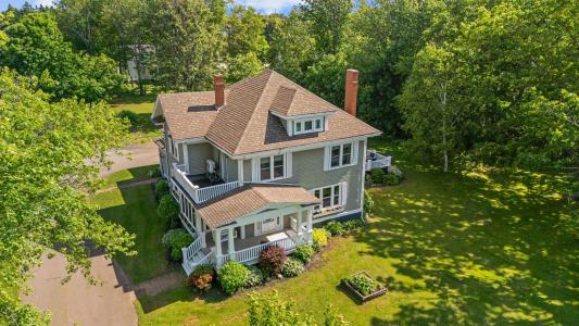 141 VICTORIA ROAD, Summerside, Isla Del Principe Edward C1N 2G6, Canadá