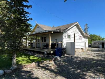 3 COTEAU AVENUE, Halbrite, Saskatchewan S0C 1H0, Canadá