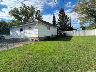 3 COTEAU AVENUE, Halbrite, Saskatchewan S0C 1H0, Canadá