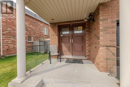 18 SUMMIT DRIVE, Vaughan (vellore Village), オンタリオ L4H 0K2, カナダ