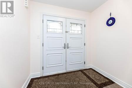 18 SUMMIT DRIVE, Vaughan (vellore Village), オンタリオ L4H 0K2, カナダ
