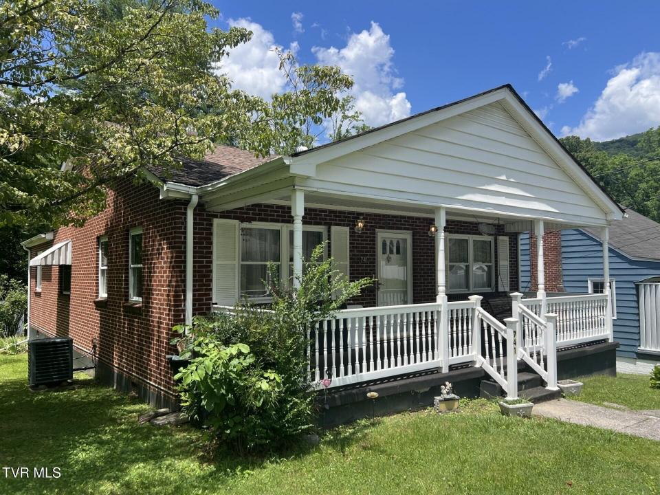 741 East Wood Avenue, Big Stone Gap, Virginia 24219
