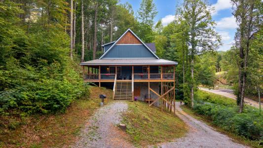 2489 Waldens Creek Rd, Sevierville, Tennessee 37862, USA