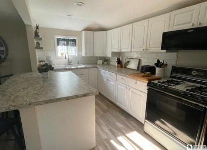 3 Mapleview Ave., Lakewood, Nowy Jork 1470, USA