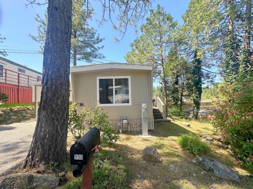 990 Laurel Lane, Grass Valley, California 95945